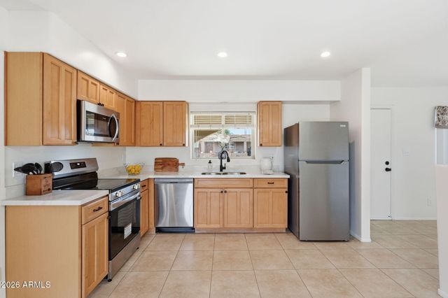 2201 E GRETTA Place, Phoenix, AZ 85022