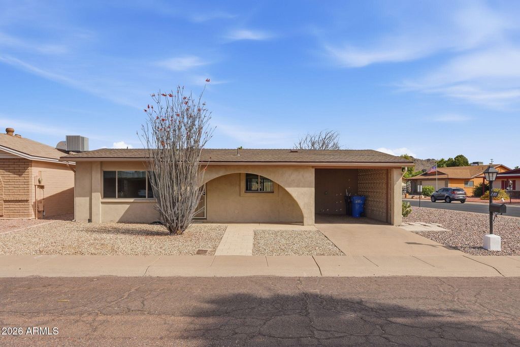 Image 1 of property listing at 2201 E GRETTA Place, Phoenix, AZ 85022