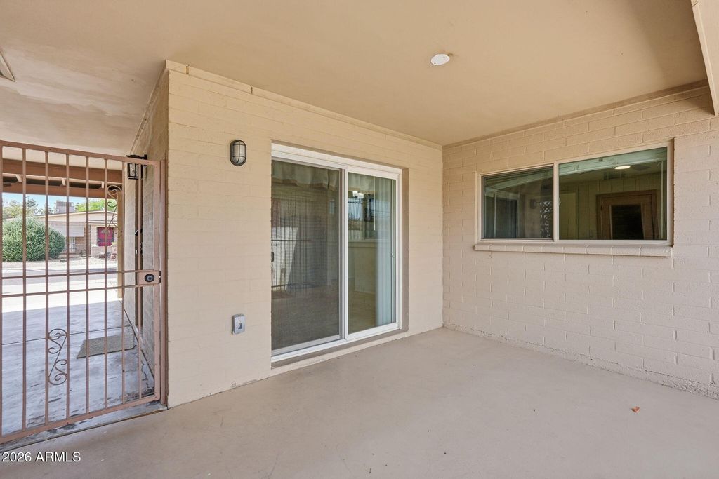 Image 28 of property listing at 2201 E GRETTA Place, Phoenix, AZ 85022