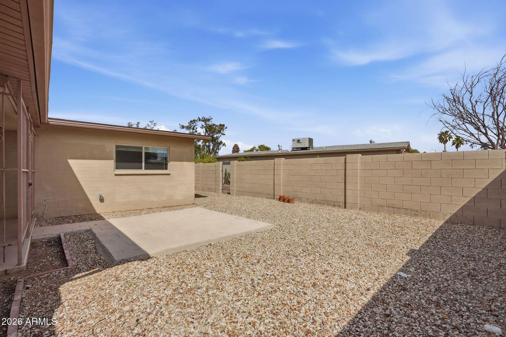 Image 31 of property listing at 2201 E GRETTA Place, Phoenix, AZ 85022