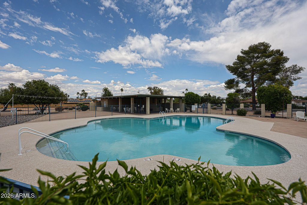 Image 34 of property listing at 2201 E GRETTA Place, Phoenix, AZ 85022