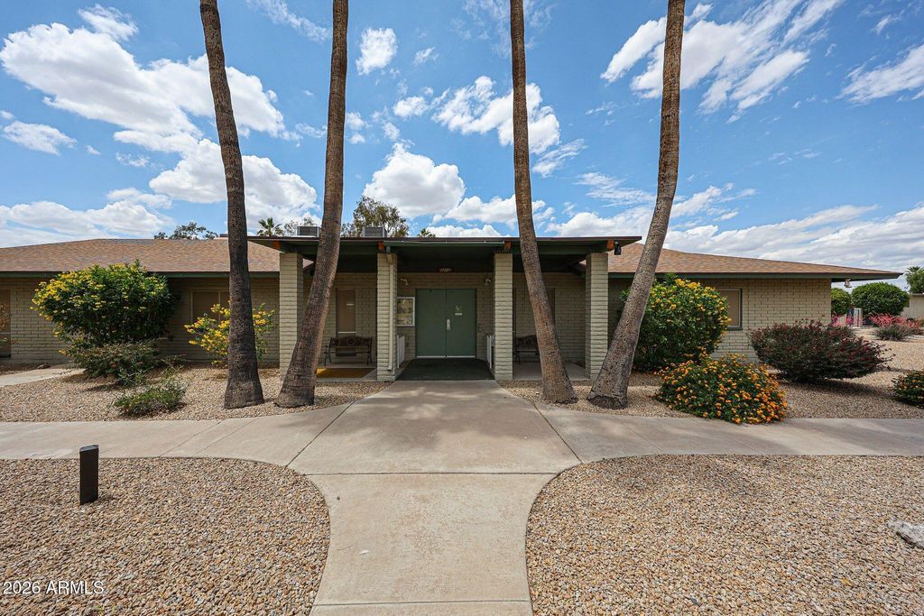 Image 35 of property listing at 2201 E GRETTA Place, Phoenix, AZ 85022