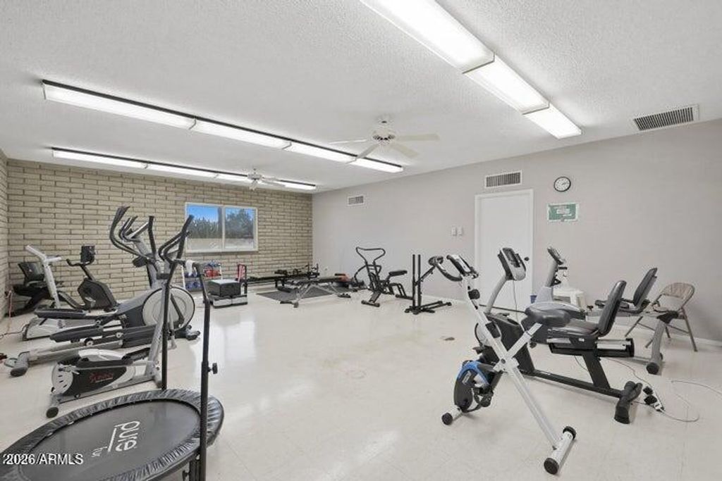 Image 36 of property listing at 2201 E GRETTA Place, Phoenix, AZ 85022