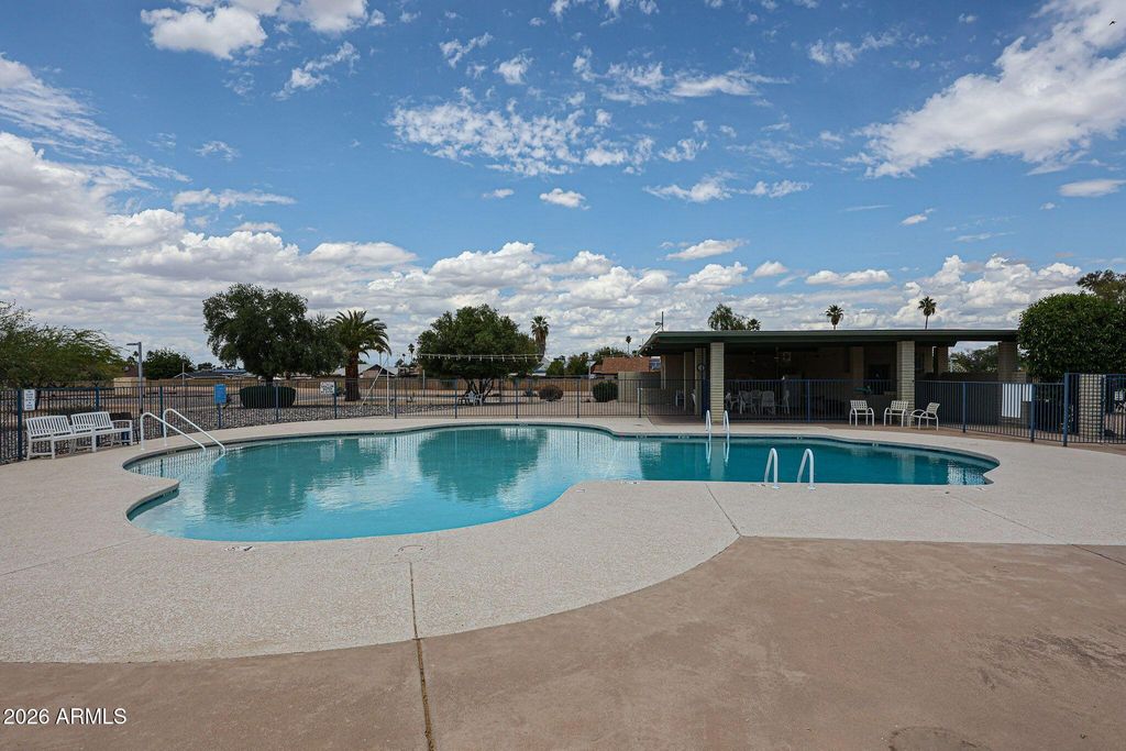 Image 37 of property listing at 2201 E GRETTA Place, Phoenix, AZ 85022