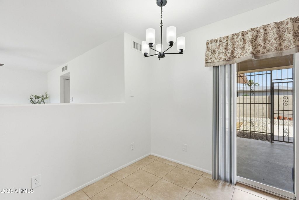 Image 7 of property listing at 2201 E GRETTA Place, Phoenix, AZ 85022