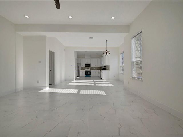 345 Edgewater Drive, Livingston, TX 77351