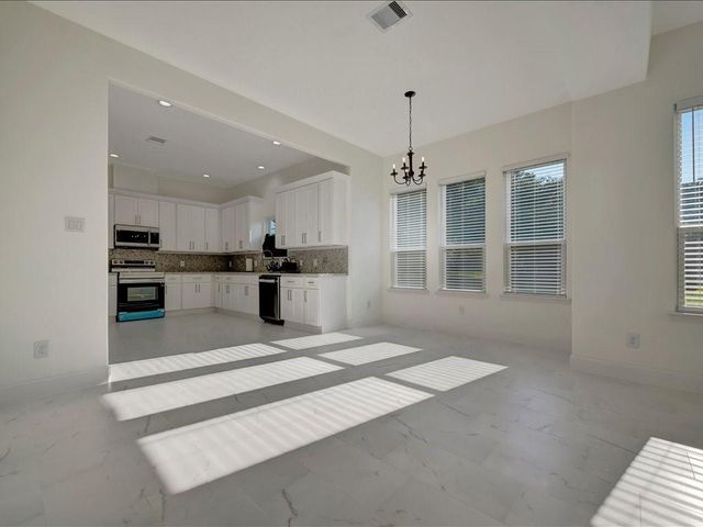 345 Edgewater Drive, Livingston, TX 77351