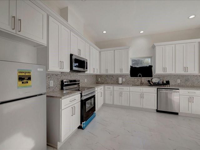 345 Edgewater Drive, Livingston, TX 77351