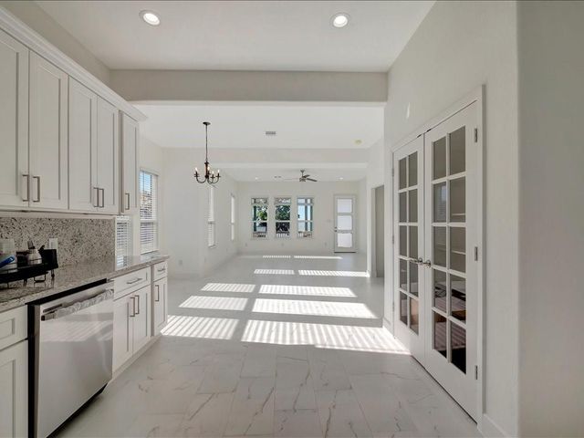 345 Edgewater Drive, Livingston, TX 77351