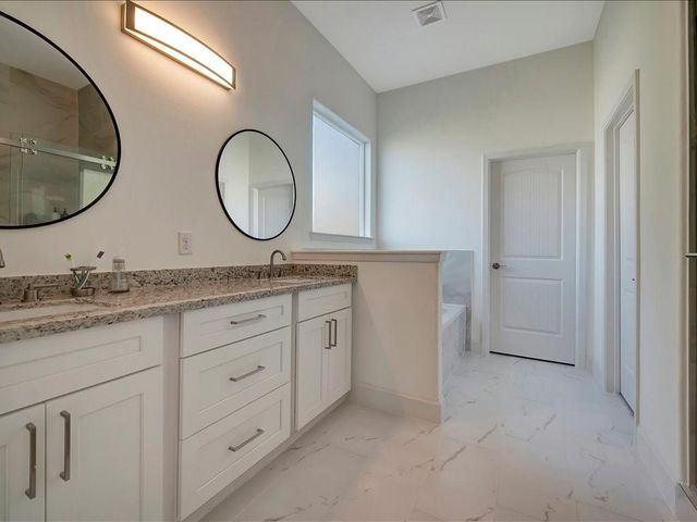 345 Edgewater Drive, Livingston, TX 77351