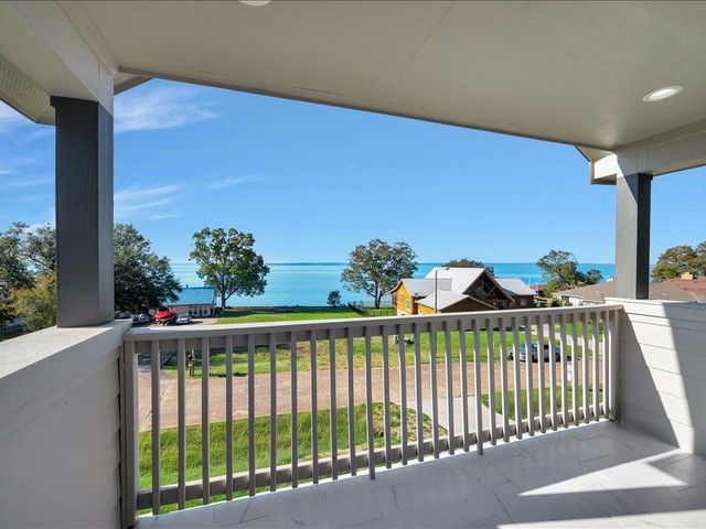 345 Edgewater Drive, Livingston, TX 77351