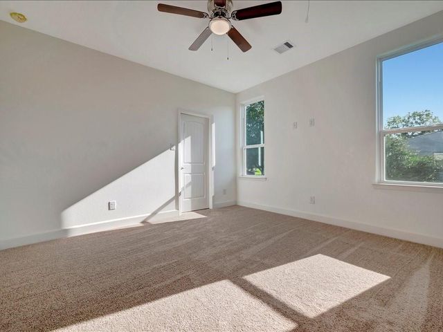 345 Edgewater Drive, Livingston, TX 77351