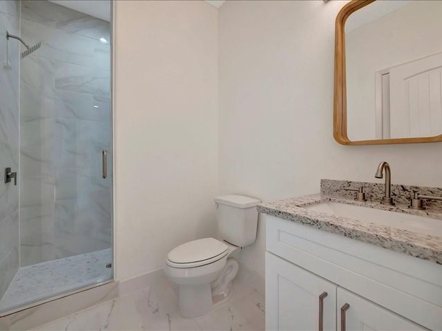 345 Edgewater Drive, Livingston, TX 77351