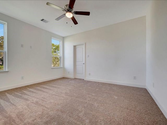 345 Edgewater Drive, Livingston, TX 77351