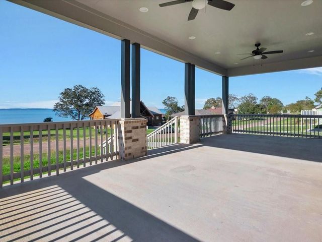 345 Edgewater Drive, Livingston, TX 77351