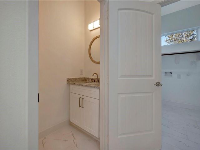 345 Edgewater Drive, Livingston, TX 77351
