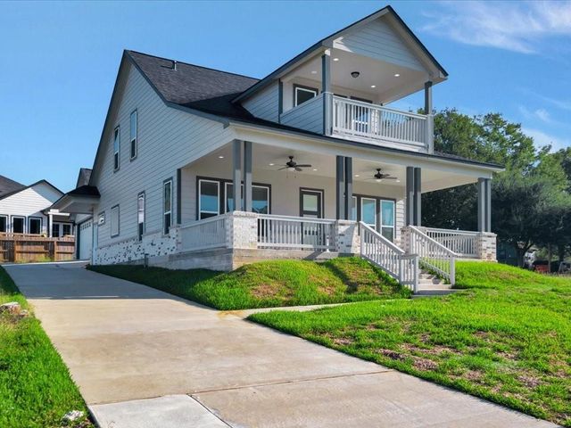345 Edgewater Drive, Livingston, TX 77351