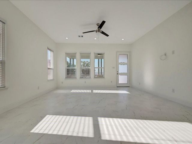 345 Edgewater Drive, Livingston, TX 77351