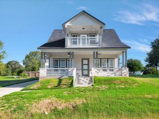 345 Edgewater Drive, Livingston, TX 77351