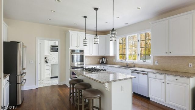 5 Longford Ct, Warren Twp., NJ 07059