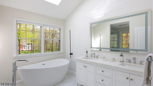 5 Longford Ct, Warren Twp., NJ 07059