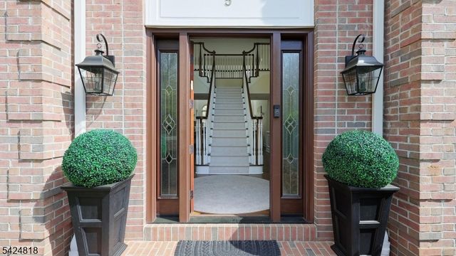 5 Longford Ct, Warren Twp., NJ 07059