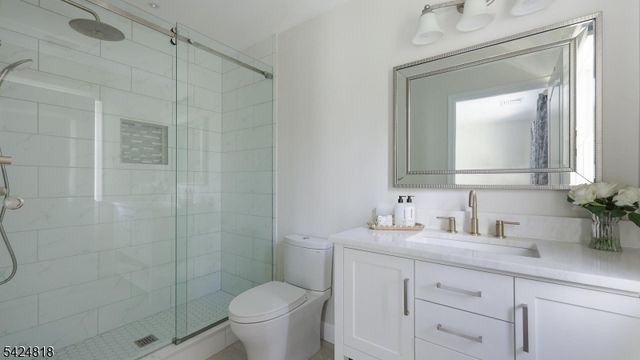 5 Longford Ct, Warren Twp., NJ 07059