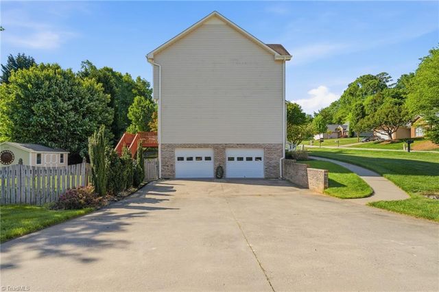 105 Honeyridge Court, Lewisville, NC 27023