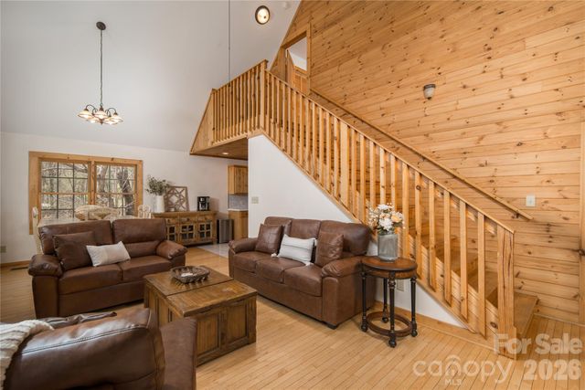 6006 Waterfalls Road, Lenoir, NC 28645