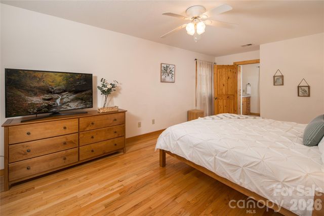 6006 Waterfalls Road, Lenoir, NC 28645