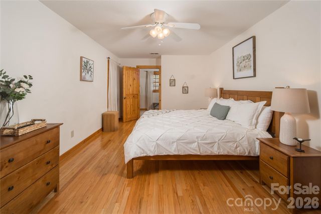 6006 Waterfalls Road, Lenoir, NC 28645