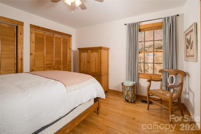6006 Waterfalls Road, Lenoir, NC 28645