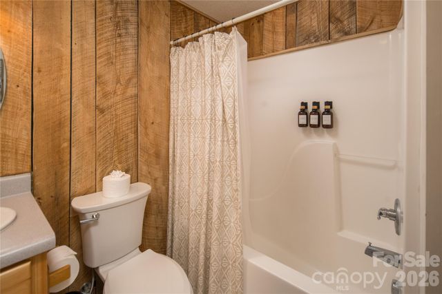 6006 Waterfalls Road, Lenoir, NC 28645