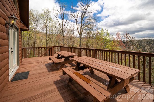 6006 Waterfalls Road, Lenoir, NC 28645
