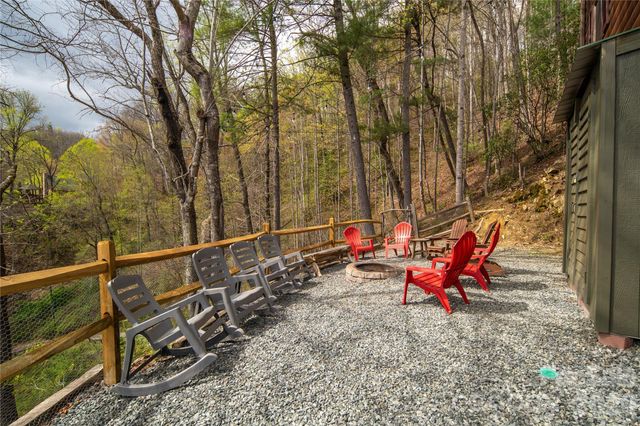 6006 Waterfalls Road, Lenoir, NC 28645
