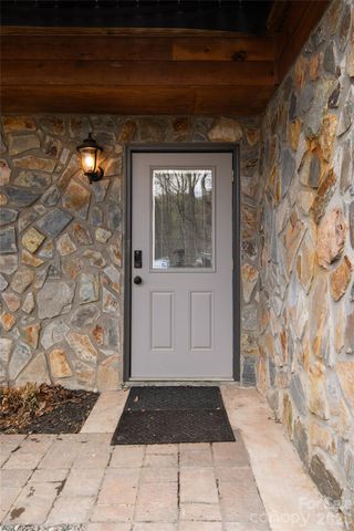 6006 Waterfalls Road, Lenoir, NC 28645
