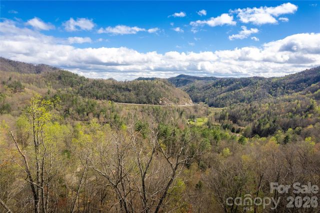 6006 Waterfalls Road, Lenoir, NC 28645