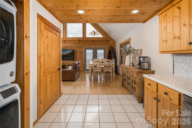 6006 Waterfalls Road, Lenoir, NC 28645