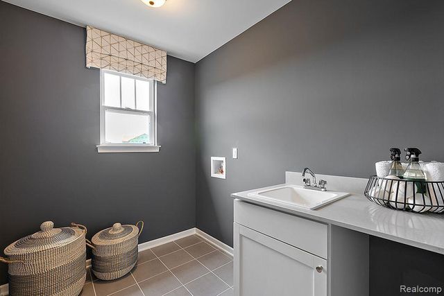 6190 Parker Drive, Linden, MI 48451