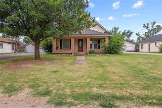 625 N Broadway Street, Hydro, OK 73048