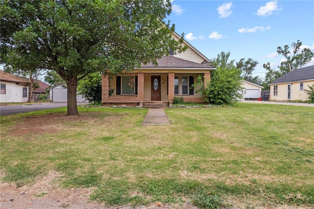 625 N Broadway Street, Hydro, OK 73048