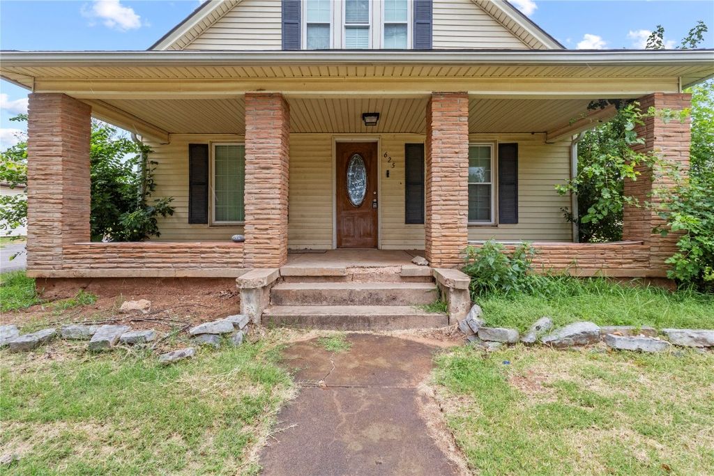 625 N Broadway Street, Hydro, OK 73048