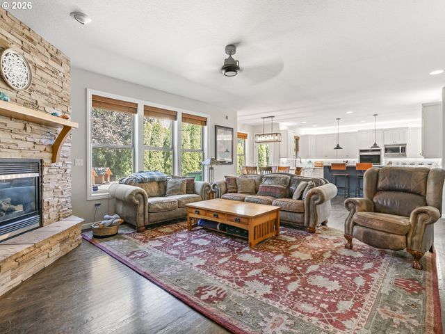 14402 Se DONATELLO Loop, Happy Valley, OR 97086