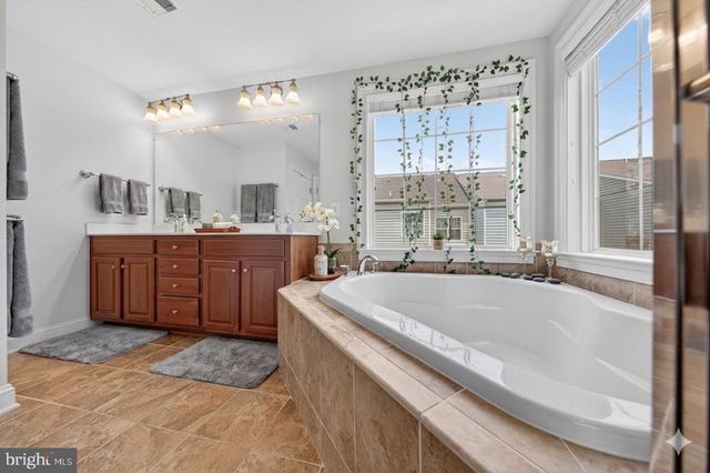 43572 HERITAGE GAP TER, Chantilly, VA 20152