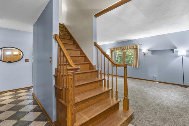 12226 W Chapman AVENUE, Greenfield, WI 53228