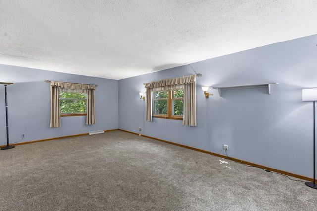 12226 W Chapman AVENUE, Greenfield, WI 53228