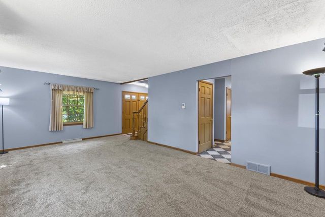 12226 W Chapman AVENUE, Greenfield, WI 53228