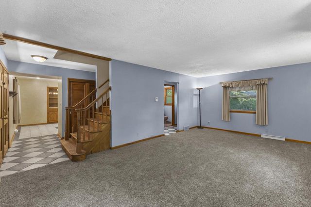 12226 W Chapman AVENUE, Greenfield, WI 53228