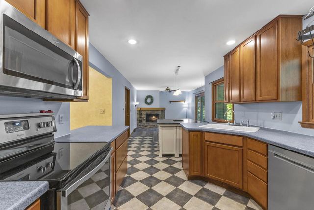 12226 W Chapman AVENUE, Greenfield, WI 53228
