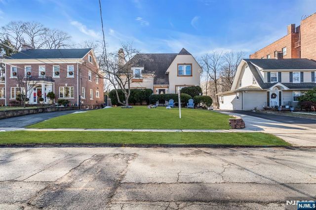 297 Hamilton Place, Hackensack, NJ 07601